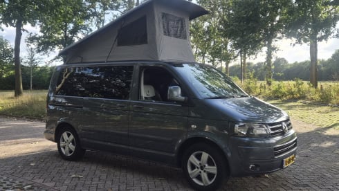 United – 4p Volkswagen campervan uit 2008