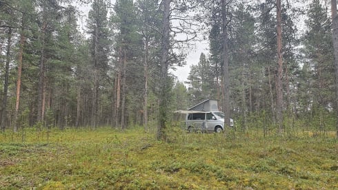 Spaceship – Nice 4p Volkswagen T5 California bus from 2007