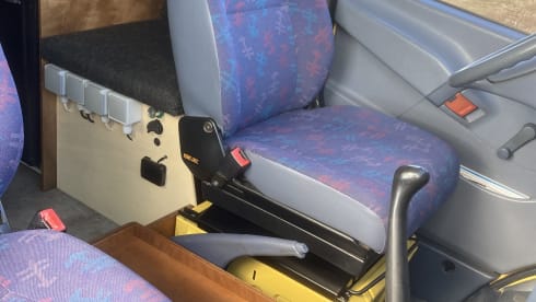 Sunshine – Kingsize bed camper van, recently installed