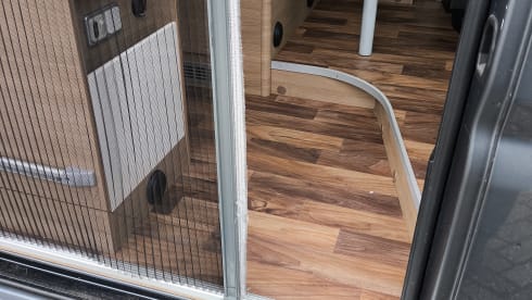2p Pössl for 2 luxury bus camper e-bike carrier