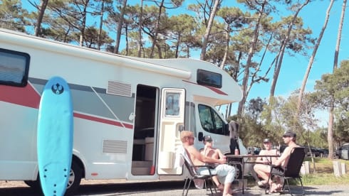 DAFFY – Nice family camper alcove 5 seats and 6 sleeping places