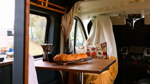 Frettika (Stitch) – È questo il camper più lussuoso che abbiate mai visto? 