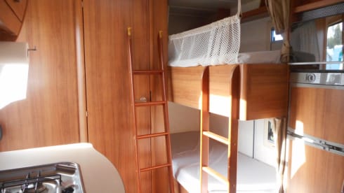 EASY 9 MOTORHOME HIRE JUST TURN UP AND GO