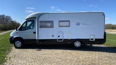 Camper Harderwijk – 4p Bürstner semi-integrated from 2004