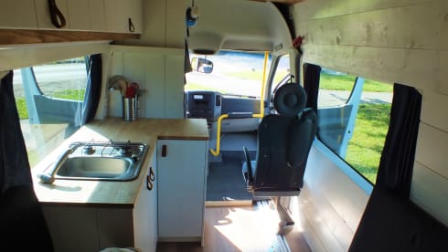 Co-Camper – Mercedes-Benz sprinter with wooden interior