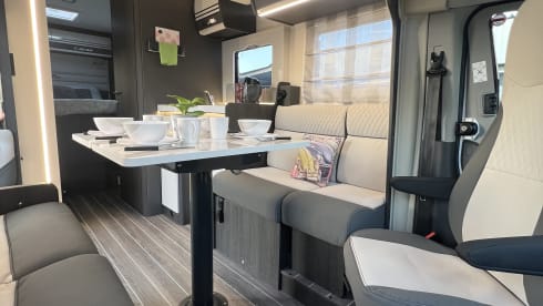 Loft On Wheels 5.0 – Recent automatic camper for 4 people