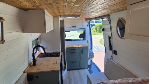 Mercedes sprinter zelfbouwcamper