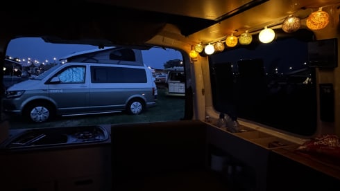 Ventje_CamperBuddy – Ventje_Camper-Luxe VW T5 automaat - 
