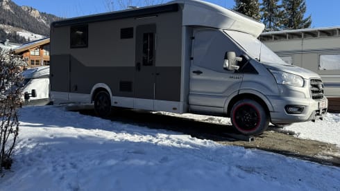 Compleet uitgeruste Roller Team semi-integrated uit 2025 met Starlink