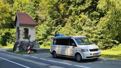 cool and cozy off grid camper van with lifting roof.