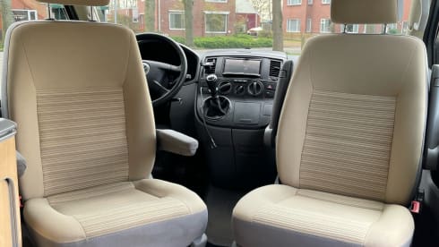 Luigi – Volkswagen California 2005 with lifting roof 4P