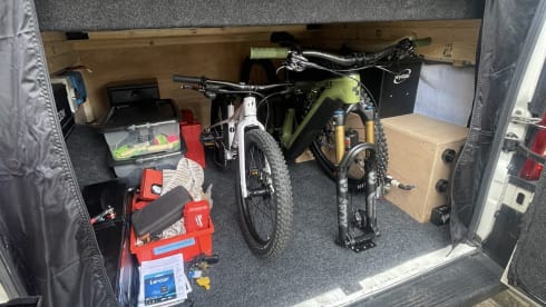 Peugeot Boxer Fully Off-Grid Campervan!