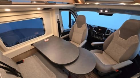 Freedom and enjoyment with our compact Malibu Buscamper (160 HP automatic)