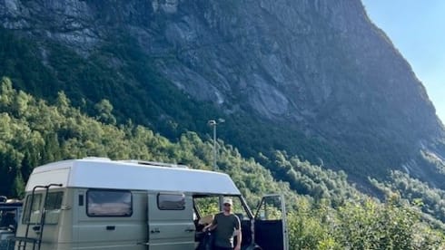 Jacky – Hip and fully equipped camper bus!