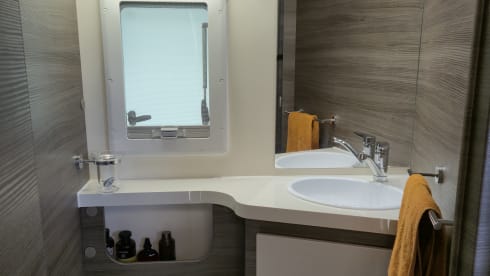 Exclusive 4-seater Integrated – McLouis Carat 873G (2024)