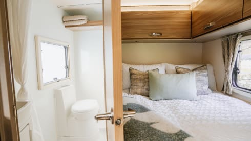 GoCampa – 4 Berth Fully Equipped Motorhome *Insurance included*