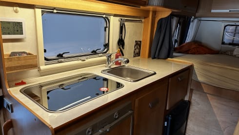 Cozy and complete 5 person camper