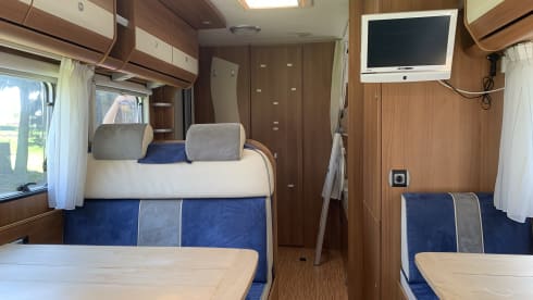 Memo – 6 person Carado alcove camper