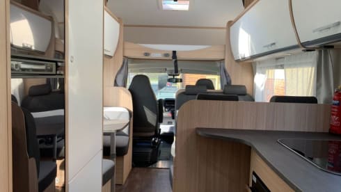 Sunlight – Luxury 6 berth Sunlight A72 ~ 6 seatbelts ~ 8 seats ~ HUGE SPEC
