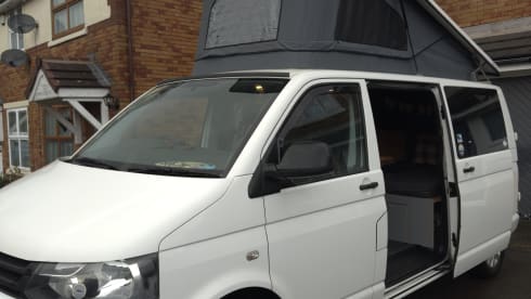 Luna – 4 berth Volkswagen campervan from 2013