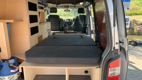 Saampjes – 4/5 Person Volkswagen T5 from 2012