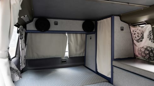 Happy - Gezellige en robuuste VW T4 California met slaapdak