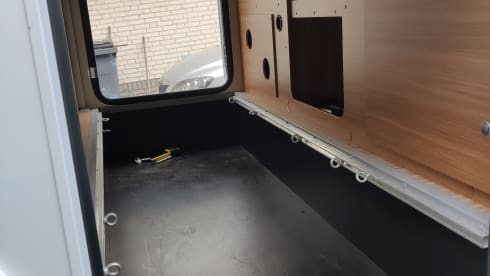 Luxury 2/3 person Carado T377 semi-integrated from 2015 with single beds