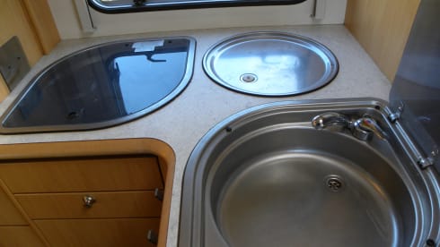 Spacious and complete camper for a nice price
