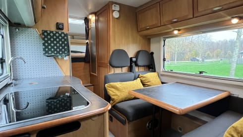 Happy Glamper – VERY SPACIOUS HYMER 644 CAMP, ALCOVE 6 PERSON XXL GARAGE