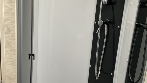 4p Challenger semi-integrated model 2023-limited edition