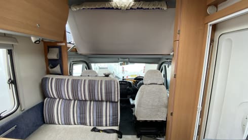 Bertie – compact Knaus motorhome, sleeps 4