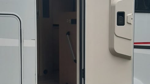 Sunlight A72 – Ideal spacious and neat alcove family camper.