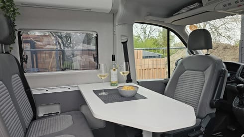 Napoli – 4p Volkswagen bus from 2023