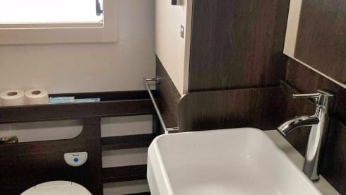 Chihuahua on the road – 2p Benimar semi-integrated from 2022