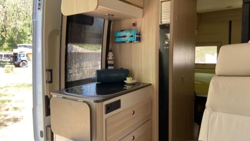 Dreamer – Dreamer D55 UP: pop-up roof, 4 beds, private bathroom and shower!