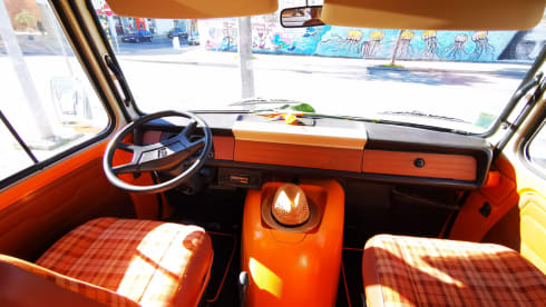 Laranja – Rent a  Blue Classics’s Combi J9