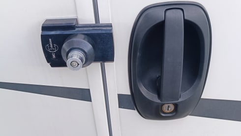 Our cozy home on wheels – 4p McLouis Sovereign semi-integrated from 2022