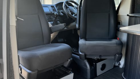 Anakin – 4 berth Volkswagen (T6 4motion 205 DSG) Campervan  - Dog Friendly 