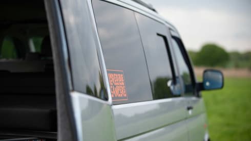 Romper Swamper – Volkswagen campervan met 2 slaapplaatsen uit 2006