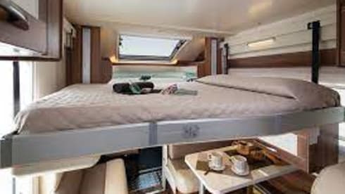 747 – RollerTeam 747 Luxus-Wohnmobil mit 6 Schlafplätzen