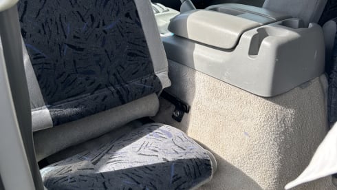 Bonnie – Mazda campervan met 3 slaapplaatsen uit 2002