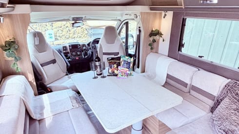 Swift semi-integrale caravan met 6 slaapplaatsen, vanaf 2018.