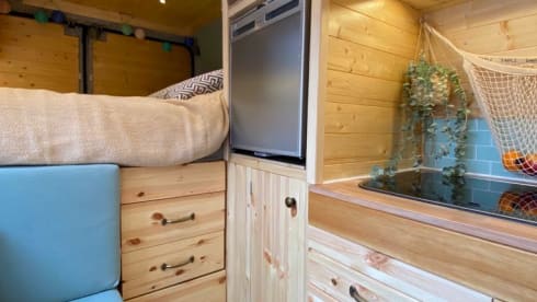 Surf Camper – Off Grid Camperbus Fiat Ducato L2H2 (for hot and cold days)