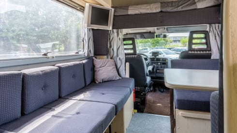 Cozy 8-pers. with 5 fixed berths.