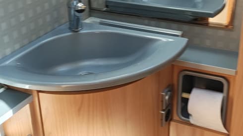 Goeske – Camping-car intégré 4 places Bürstner Elegance I710 avec lits jumeaux