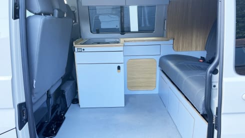 The Lillie camper – 4 berth VW T6.1 camper with awning