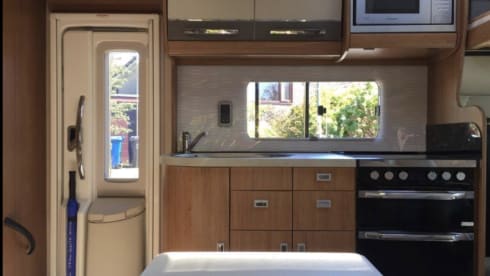 Mabel - The surf bus – Benvenuti nella nostra adorabile famiglia di lusso Autotrail Apache 700