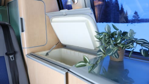 Uggla – VW California Ocean für 4 Personen mit Sitz- und Schlafmöglichkeit