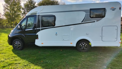 Vannie – From 2022!! - Brand new 2-person camper - Carado V337  