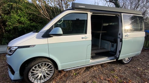 Clara – 4 berth 2024 VW Campervan, insurance included!